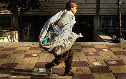 اهدای اقلام بهداشتی به بچه ها کار و خیابان برای پیشگیری اهدای اقلام بهداشتی به بچه ها کار و خیابان برای پیشگیری از ابتلا به کرونا