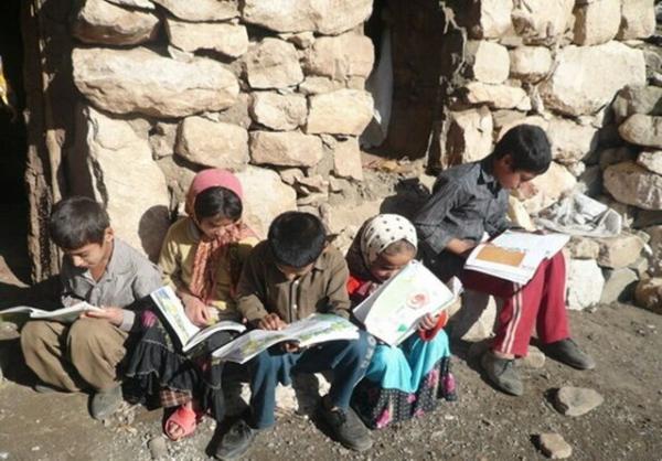 11 مدرسه کانکسی در انتظار بالگرد برای انتقال به منطقه ها زلزله زده اندیکا